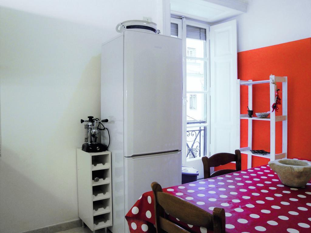 נאפולי Garibaldi Holiday House מראה חיצוני תמונה