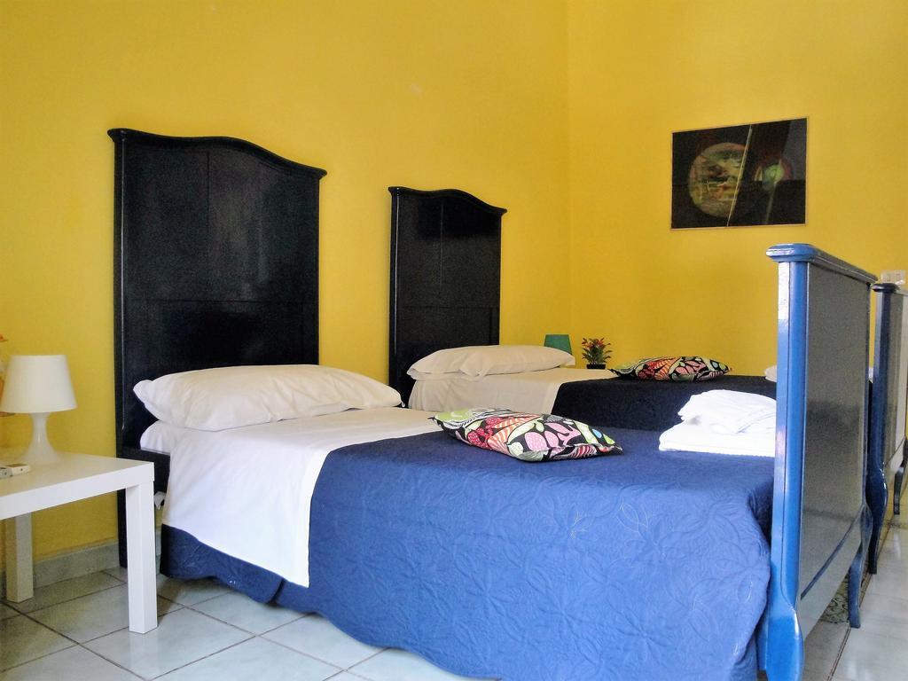 נאפולי Garibaldi Holiday House מראה חיצוני תמונה